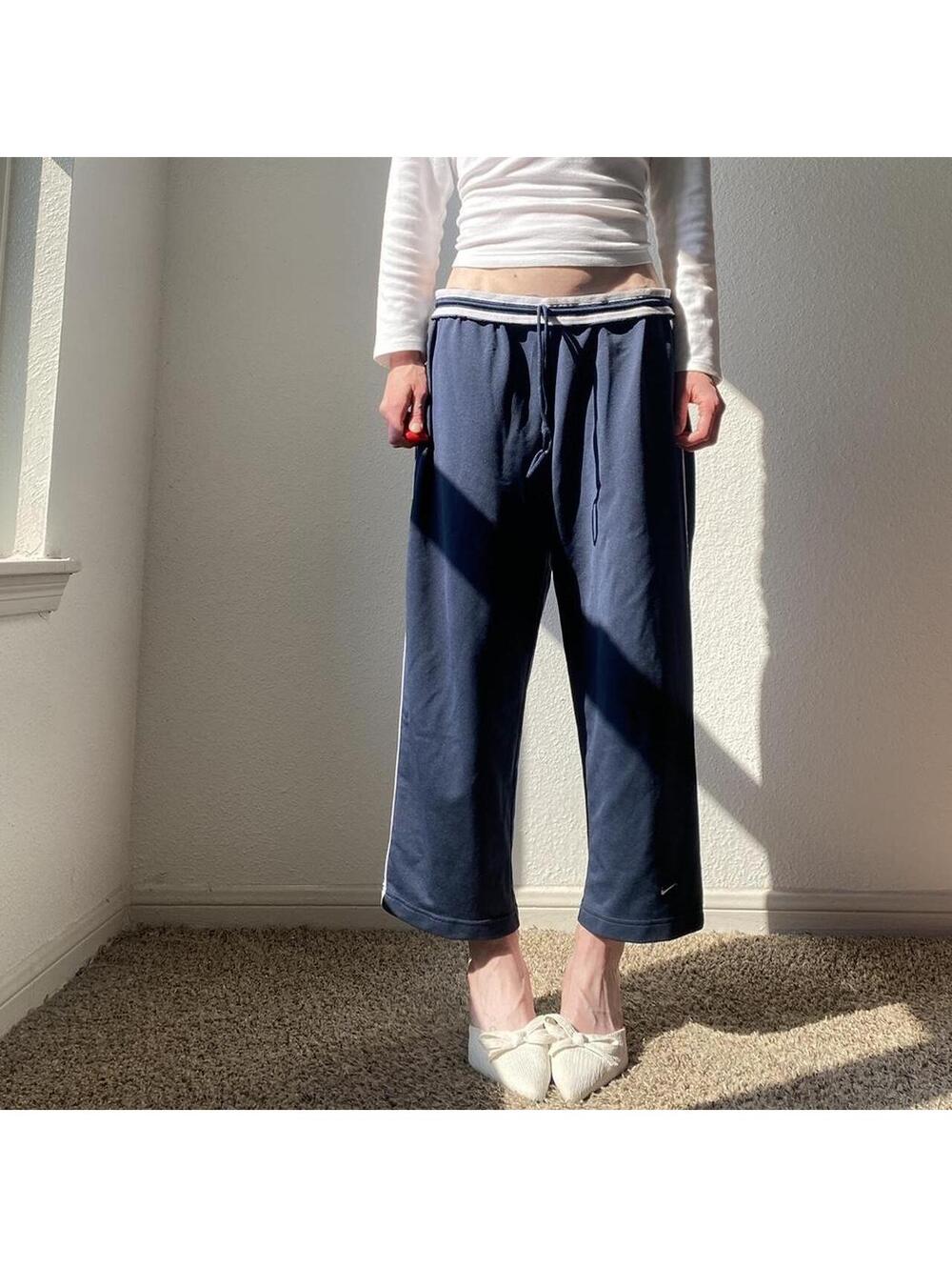 Vintage y2k Nike low rise wide leg cropped navy blue &white athletic wear capris